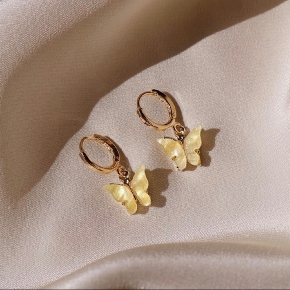 3/$30 š Yellow Acrylic Butterfly Earrings